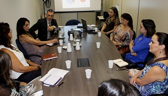 Representantes da Rede Ouvir reunidos na sede do Tribunal de Contas de Minas Gerais (TCEMG)